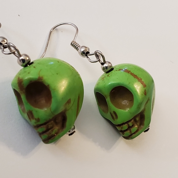 Gemstone Skull Earrings Green Howlite Carved Stone - Picture 5 of 5